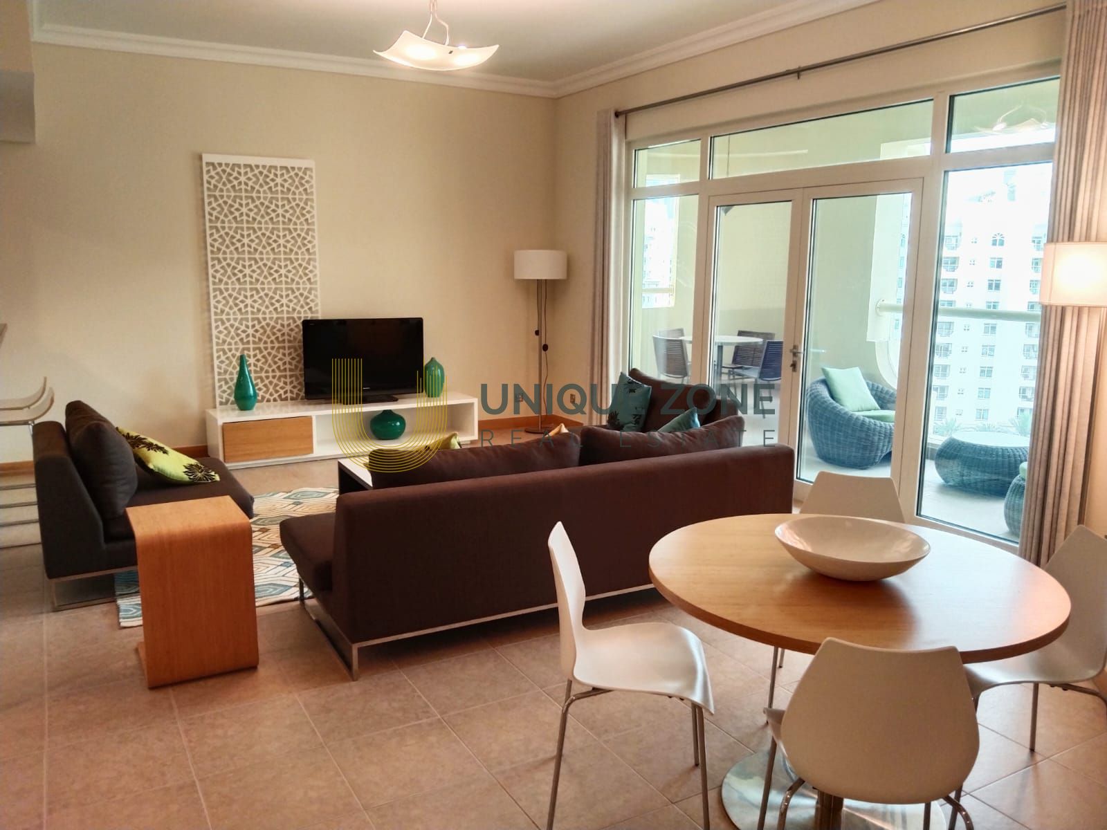 2 bed with maid / Low floor / Private beach access