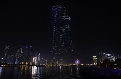 Video: 500 drones display design of Dubai's new real estate project